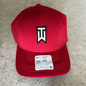 NEW Tiger Woods Nike Swoosh Flex Fit Golf Hat